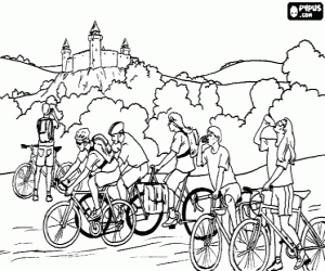 Colora Cicloturiste in una pausa del percorso nei pressi del castello