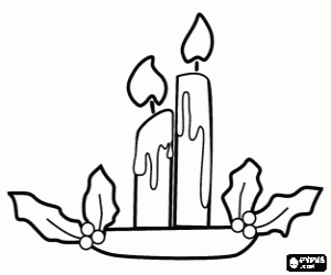 Colora Due candele di Natale masterizzazione su un piatto decorato con foglie di agrifoglio