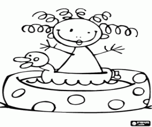 Colora Ragazza di balneazione in una piccola piscina gonfiabile