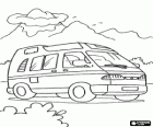 Minibus in un viaggio alla montagna