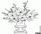Un grande mazzo di vario fiori in un vaso decorativo