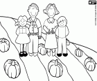 Una famiglia nel campo nello autunno durante la raccolta delle zucche