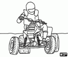 ATV Quad con il pilota con il casco regolamentare protetta