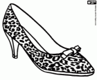 Una scarpa tacco con pelle di leopardo