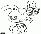 Un bel coniglietto con un ornamento sull'orecchio, un fiore, un altro animale giocattolo di Littlest Pet Shop