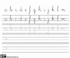 Un esercizio di calligrafia con l'alfabeto, le lettere minuscole dalla A alla M